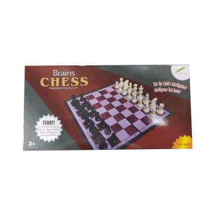 Гра шахи в дерев'яному ящику